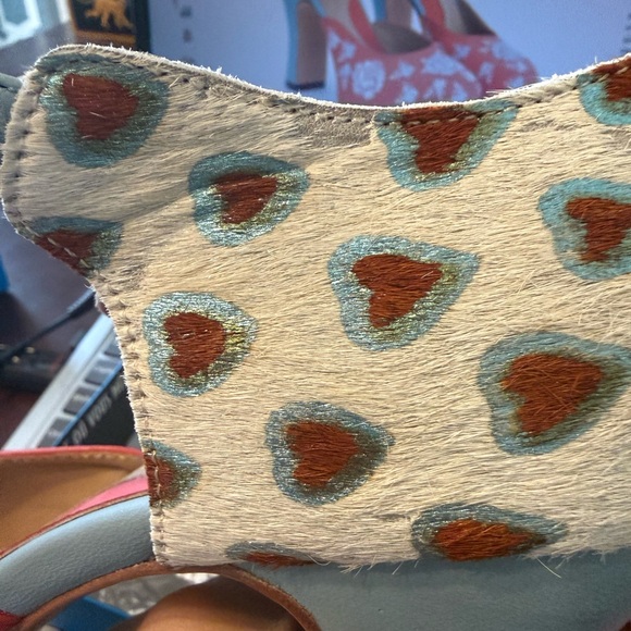 John Fluevog Red and Cream Embroidered Heels - Picture 7 of 11